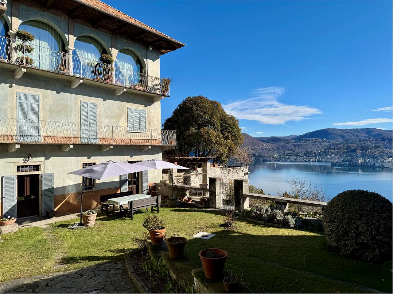 Attico e appartamento piano terra vista Lago d'Orta