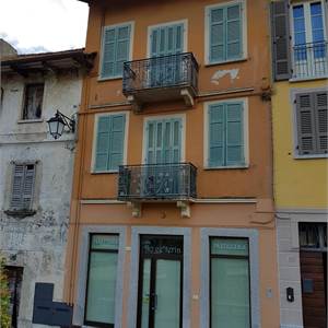 Stabile / Palazzo In Vendita a Pella