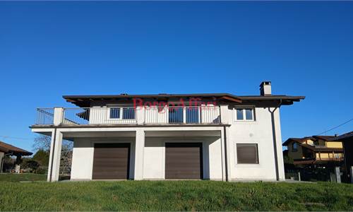 Villa signorile indipendente a Borgomanero